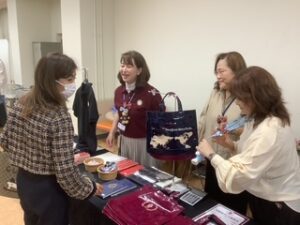 同窓会による出展